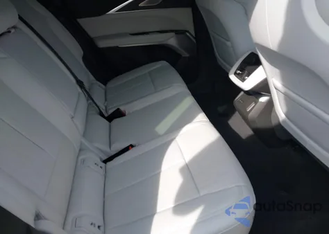 2024 Cadillac Lyriq Luxury W/1Sd z USA, uszkodzony, nr VIN 1GYKPRRKXRZ113695